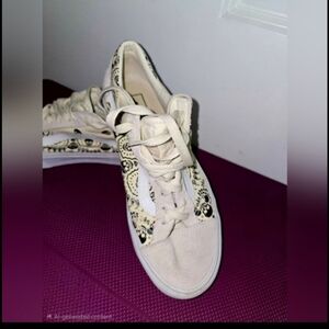 Vans Ivory Paisley Skull Vans M 7.5 W 9 EUC